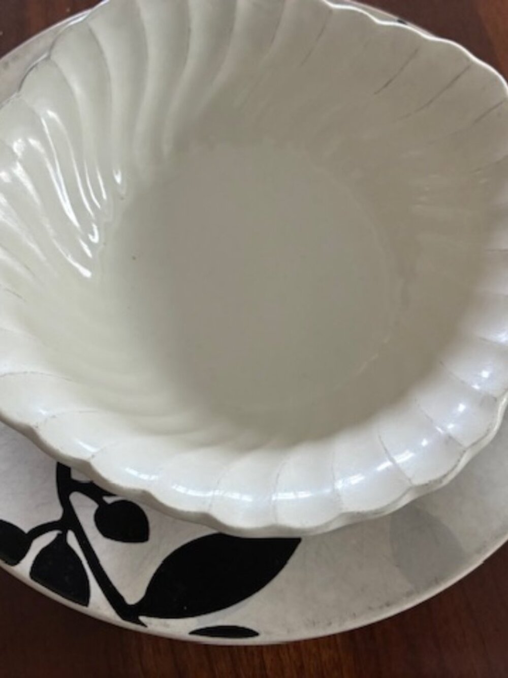 Vintage SERVICE for 3: BLACK & WHITE Leaf PLATES ~ WHITE Fluted CEREAL BOWLS